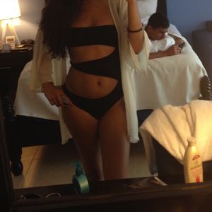 🌸 Black one piece bathing suit